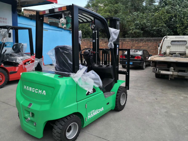 【干貨】電動堆高車、電動搬運(yùn)車的電機(jī)和繼電器應(yīng)該怎么保養(yǎng)？