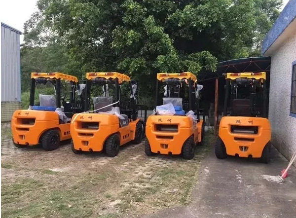【叉車操作小知識】內燃叉車要怎么換擋？